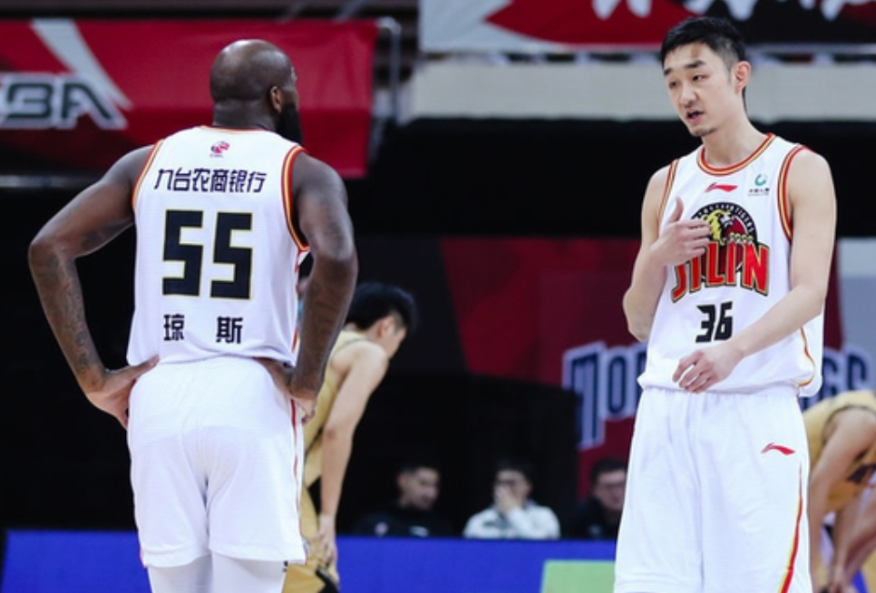 关于费耶诺德训练开放日；窗口期更衣室发声引欢呼；CBA常规赛在即；训练强度明显提升的信息